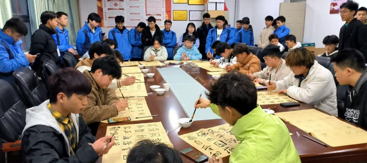 機(jī)電汽車工程系舉辦“翰墨歌盛世，青春頌黨恩”校園書法大賽初賽