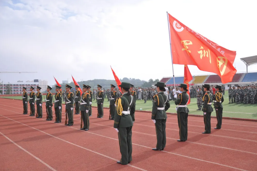 乘風(fēng)破浪戎裝起航 綻放青春士氣昂揚(yáng)——學(xué)院舉行2021級(jí)中職新生軍訓(xùn)開訓(xùn)儀式