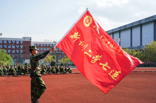 軍訓(xùn)啟航 “綠”動(dòng)青春 —— 畢節(jié)工業(yè)職業(yè)技術(shù)學(xué)院2024級(jí)新生軍訓(xùn)紀(jì)實(shí)